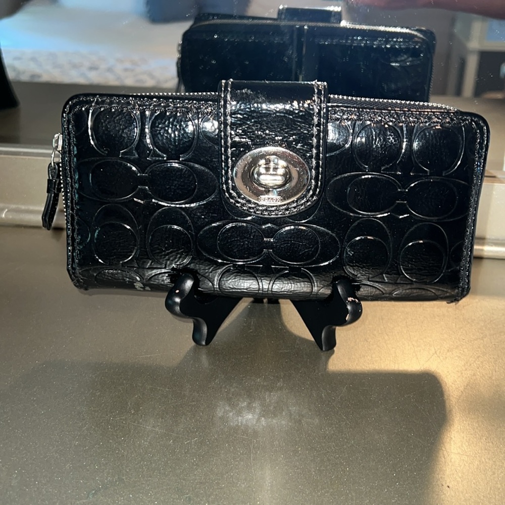 Coach embossed pattern leather zippered wallet with turn lock - Picture 4 of 13